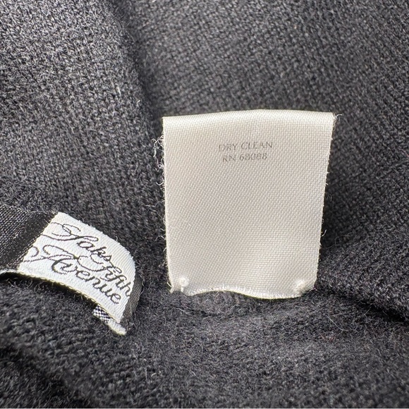 Saks Fifth Avenue Classic Black V-Neck Cashmere Sweater - Picture 5 of 5